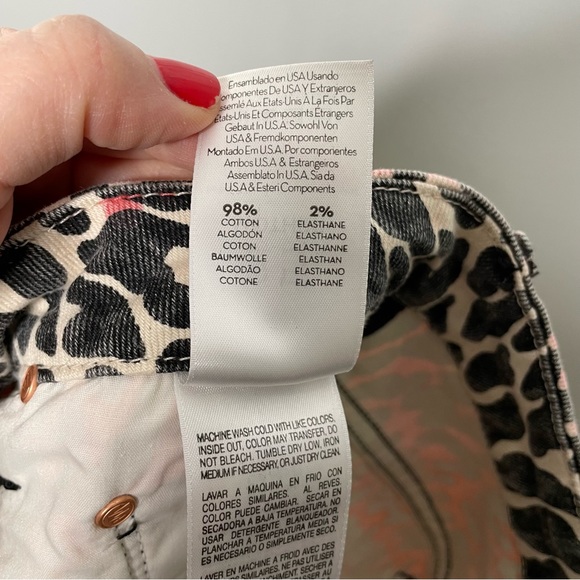 Mother High Waisted Looker Fray Jeans In Radioactive Paws Animal Print Size 25 - Picture 9 of 9